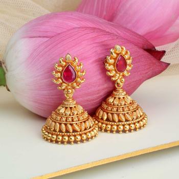 Buy online Gold Metal Studs Earring from fashion jewellery for Women by  Gehena By Estele for 209 at 65 off  2023 Limeroadcom